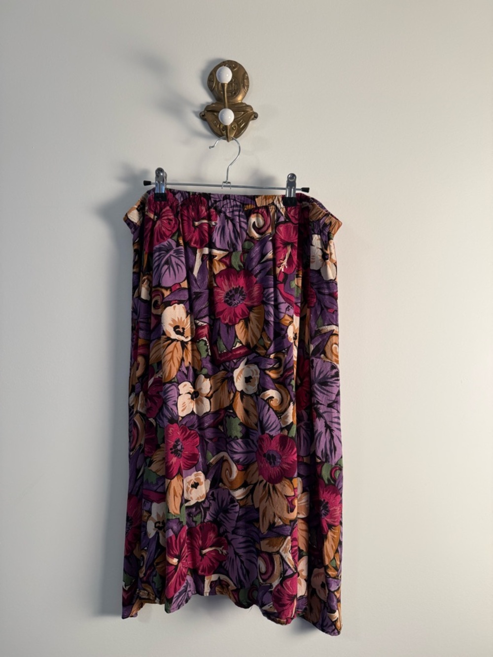 Vintage midi skirt with bold floral print